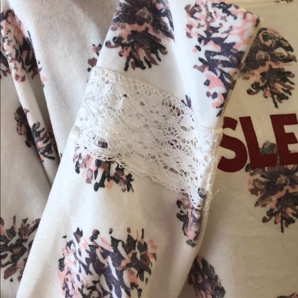 Graphic ‘I Sleigh’ Lounge Wear Pullover - Picture 4 of 6